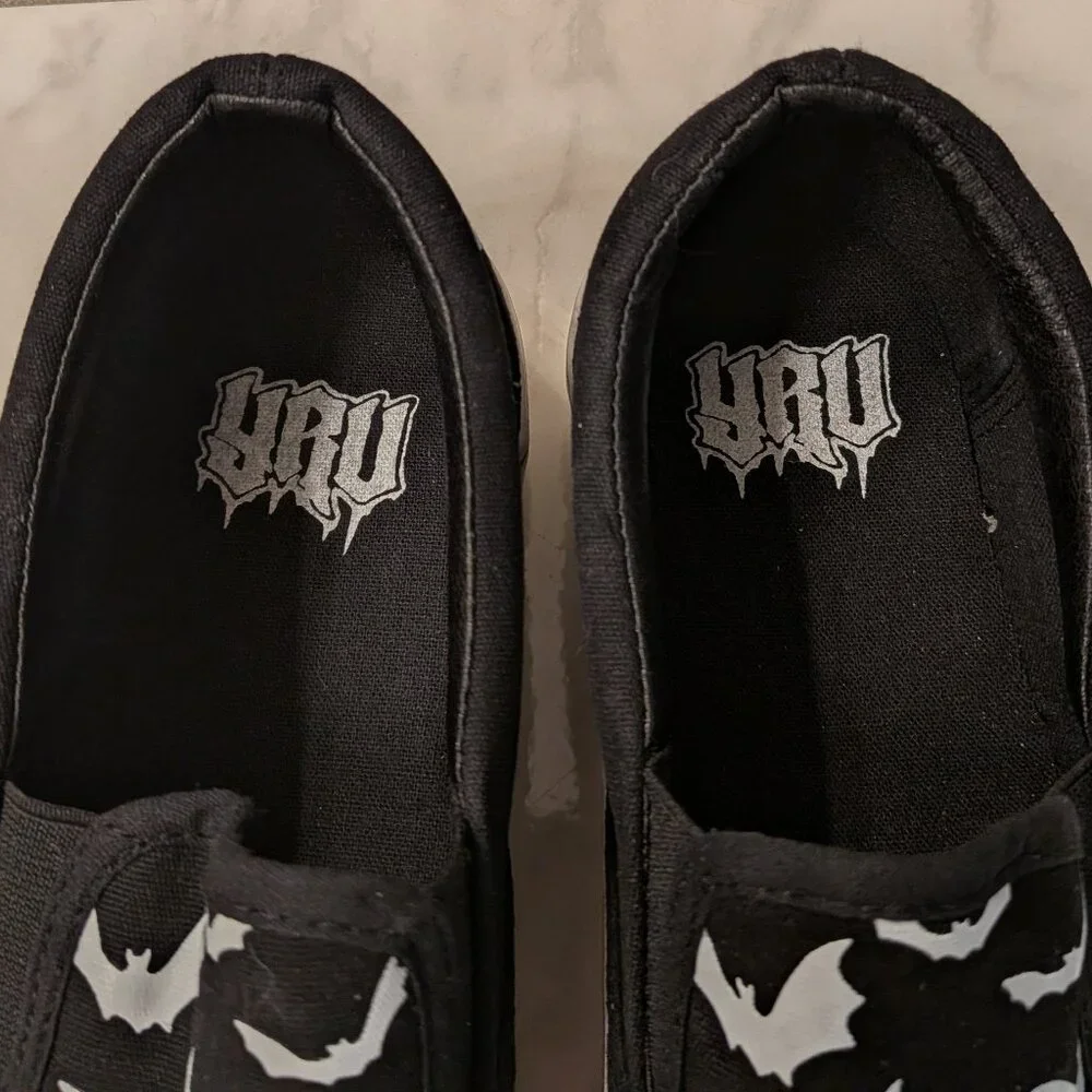 YRU Bat Shoes - White Bats on Black Background with White Platform Soles - Picture 7 of 9